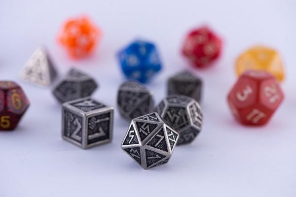 Metal dice VS Resin dice: which one is more suitable for your D&D adventure? – featured image