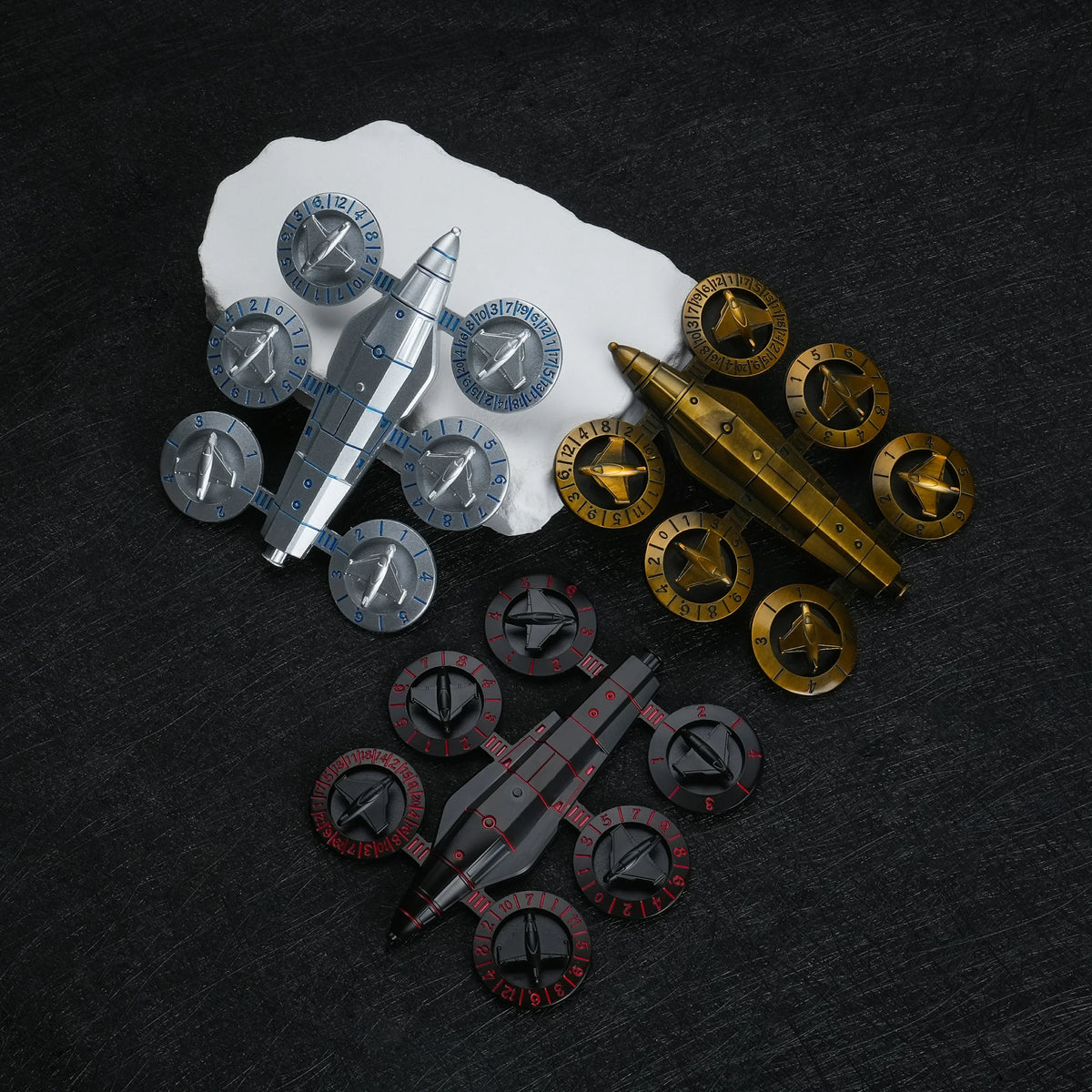 7-in-1 Spaceship Wing Metal Spinner Dice Set – Unique 7-in-1 Spaceship Wing Spinner Metal Dice Set – silver colorway