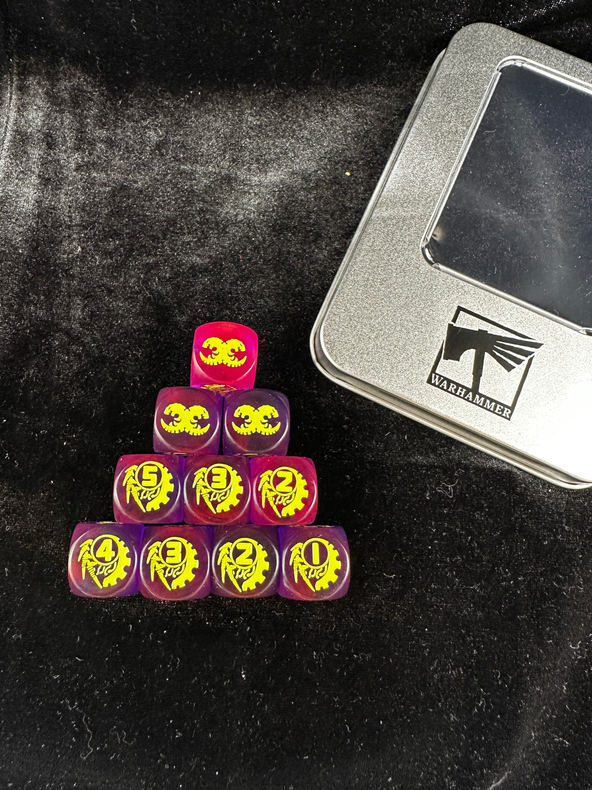Acrylic D6 Dice – 40k Tyranid – Warhammer 40K Tyranid Purple Transparent Acrylic D6 Dice Set of 10 — Pyramid Display on