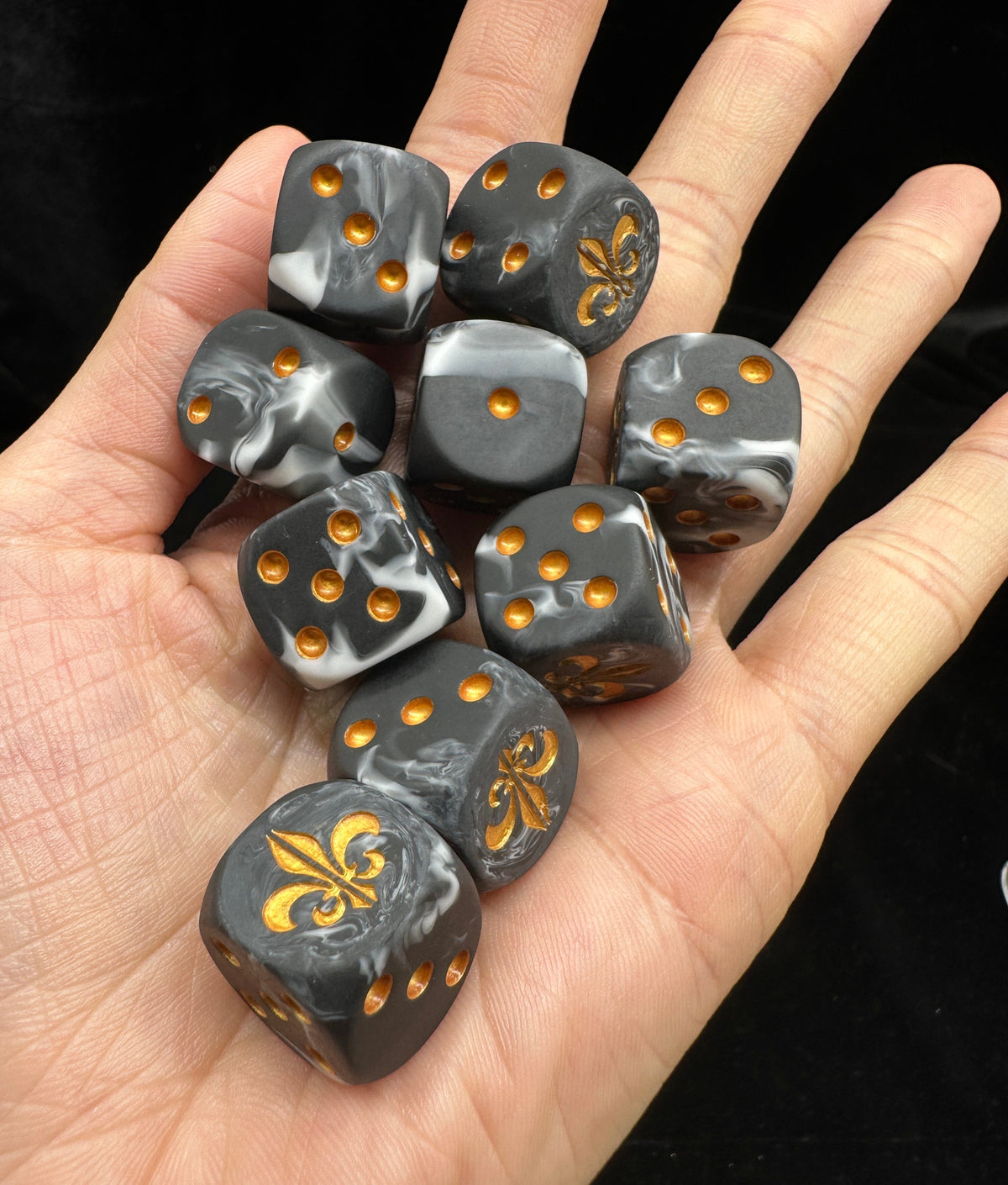 Acrylic D6 Dice – Battle Fleur – Warhammer 40K Battle Fleur-de-lis Black & White Swirl Acrylic D6 Dice Set of 10