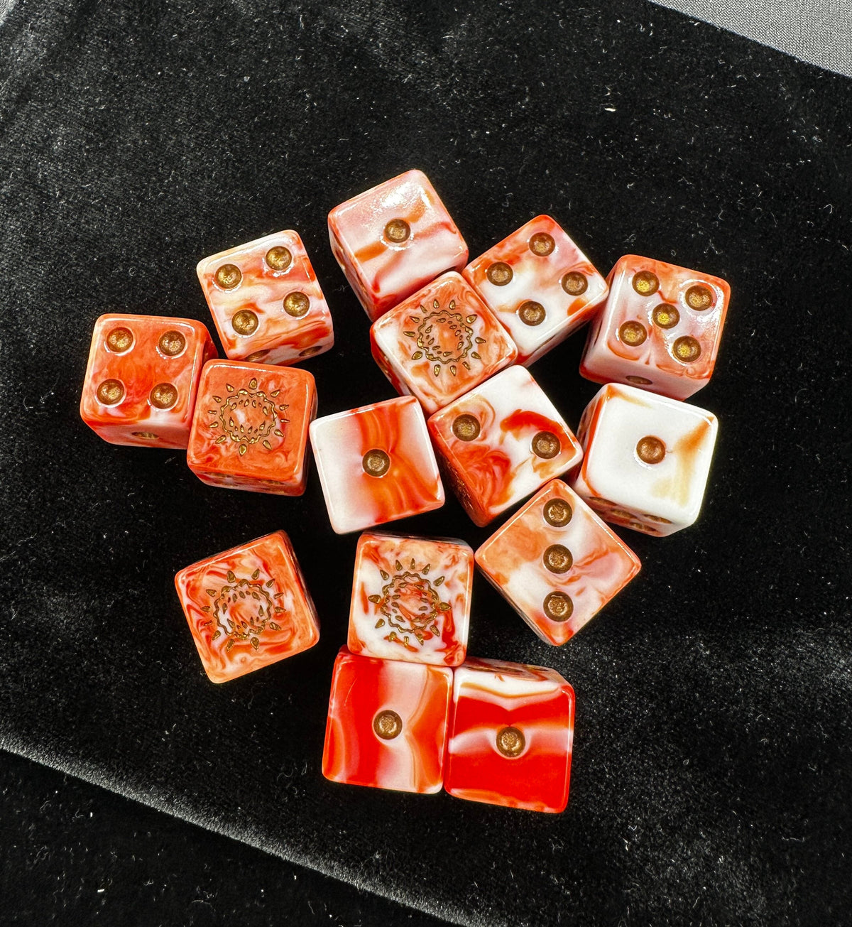 Acrylic D6 Dice – Eaters Swirl – 40k World 1 – alternate product view