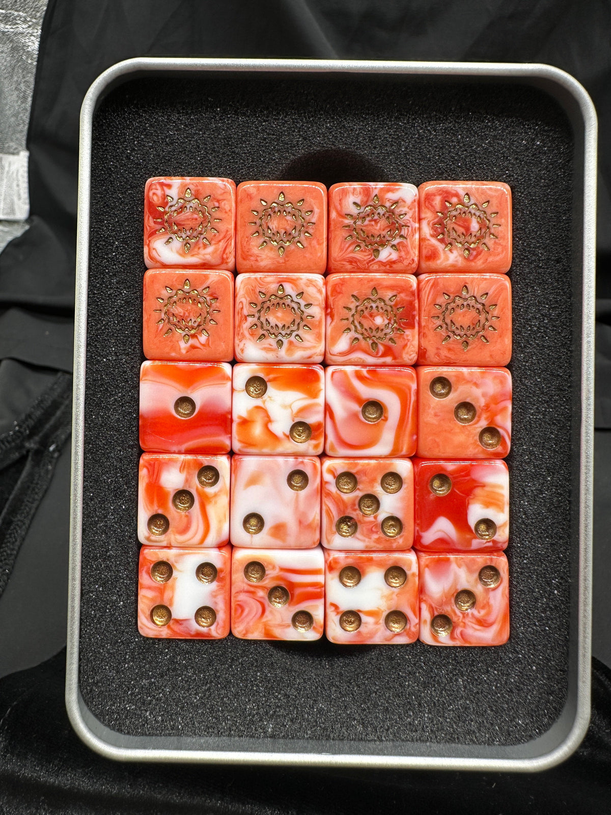 Acrylic D6 Dice – Eaters Swirl – 40k World 1 – alternate product view