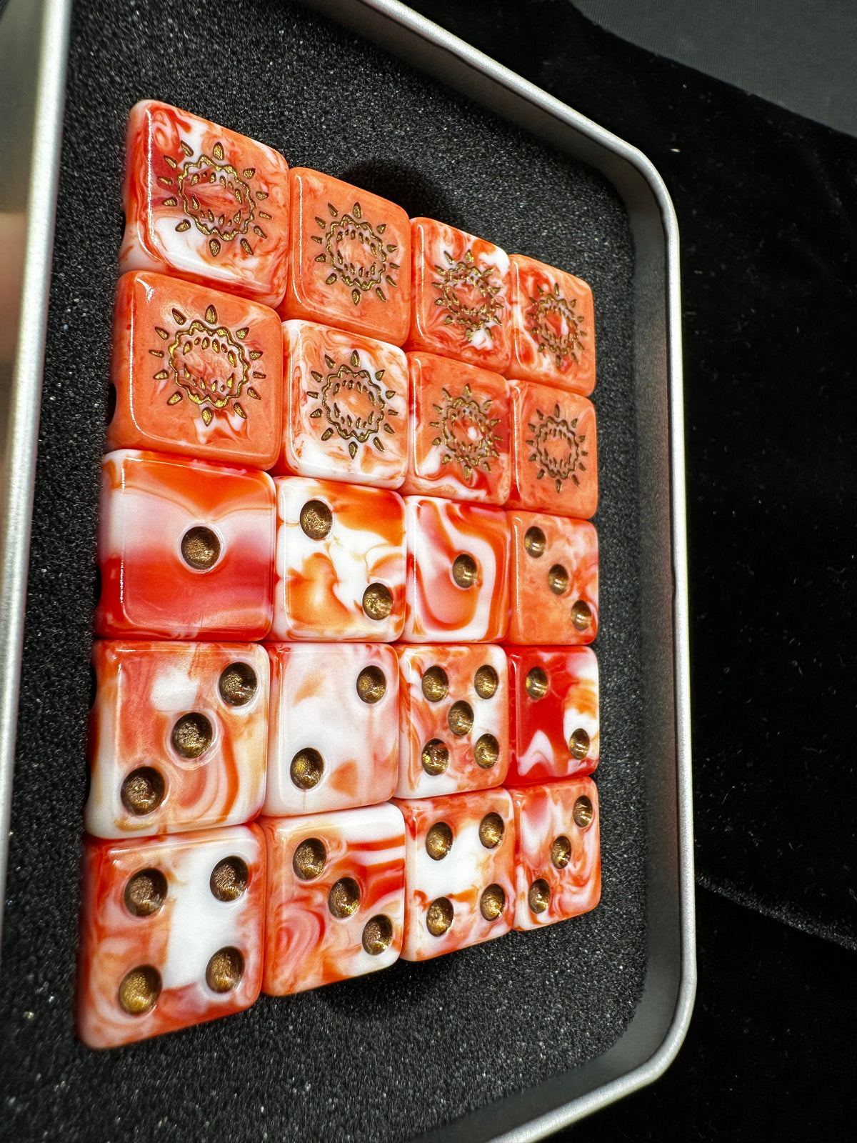 Acrylic D6 Dice – Eaters Swirl – 40k World 1 – alternate product view