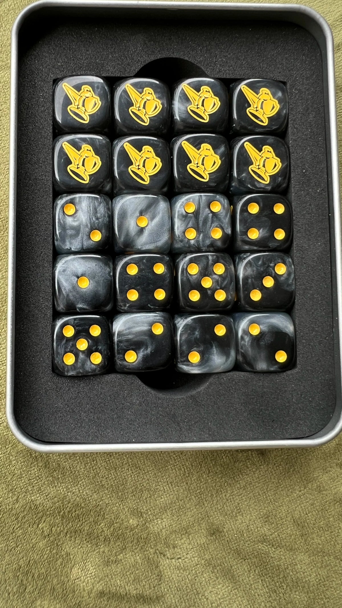 Acrylic D6 Dice Set – Empire Pearl – Discontinued consignment Warhammer 40K aos HH board game dice running team dice