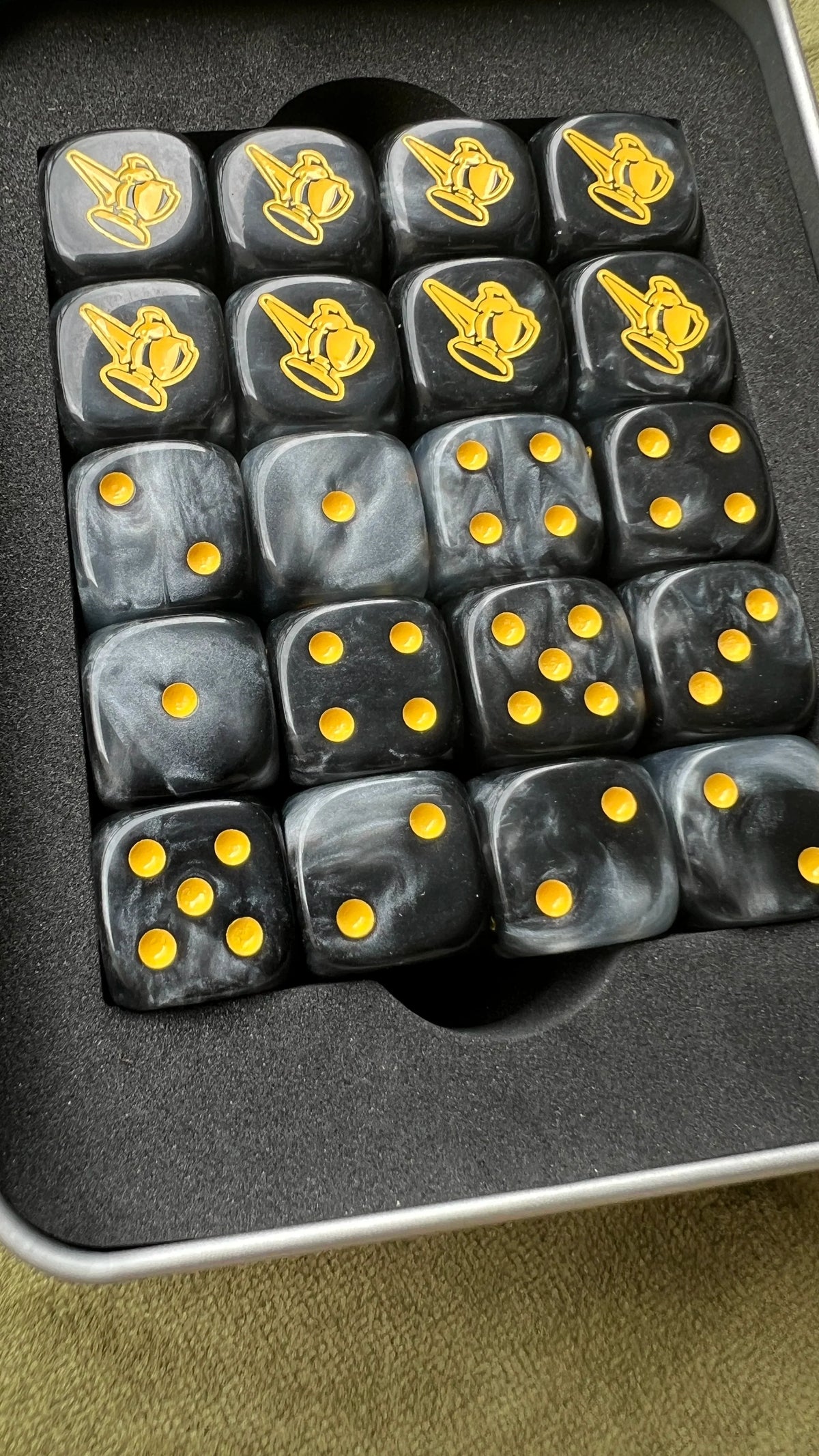 Acrylic D6 Dice Set – Empire Pearl – Discontinued consignment Warhammer 40K aos HH board game dice running team dice