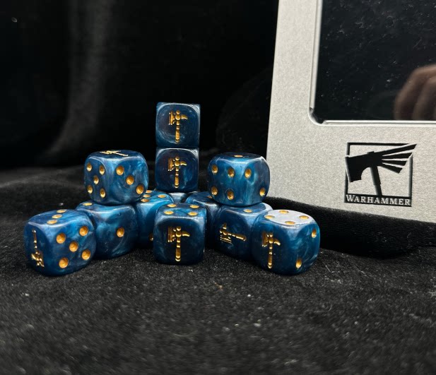 Acrylic D6 Dice Set – Wolves Pearl – alternate product view