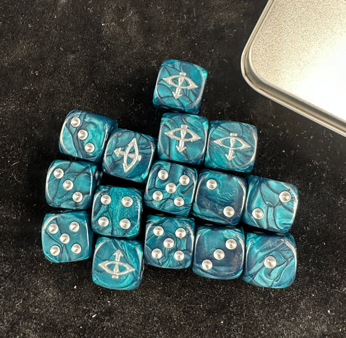 Acrylic D6 Dice – Swirl Pearlescent – Horus Heresy 1 – alternate product view