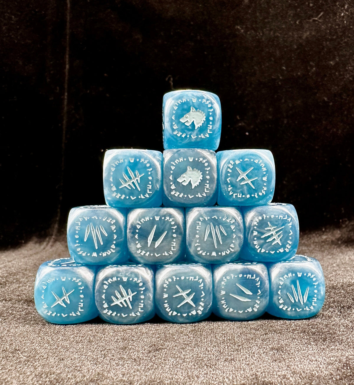 Acrylic D6 Dice – Swirl Pearlescent – Wolves Ice 1