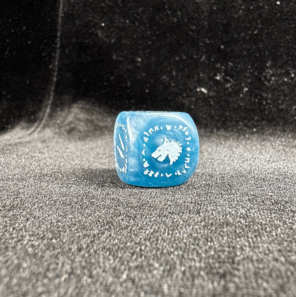 Acrylic D6 Dice – Swirl Pearlescent – Wolves Ice 1 – alternate product view