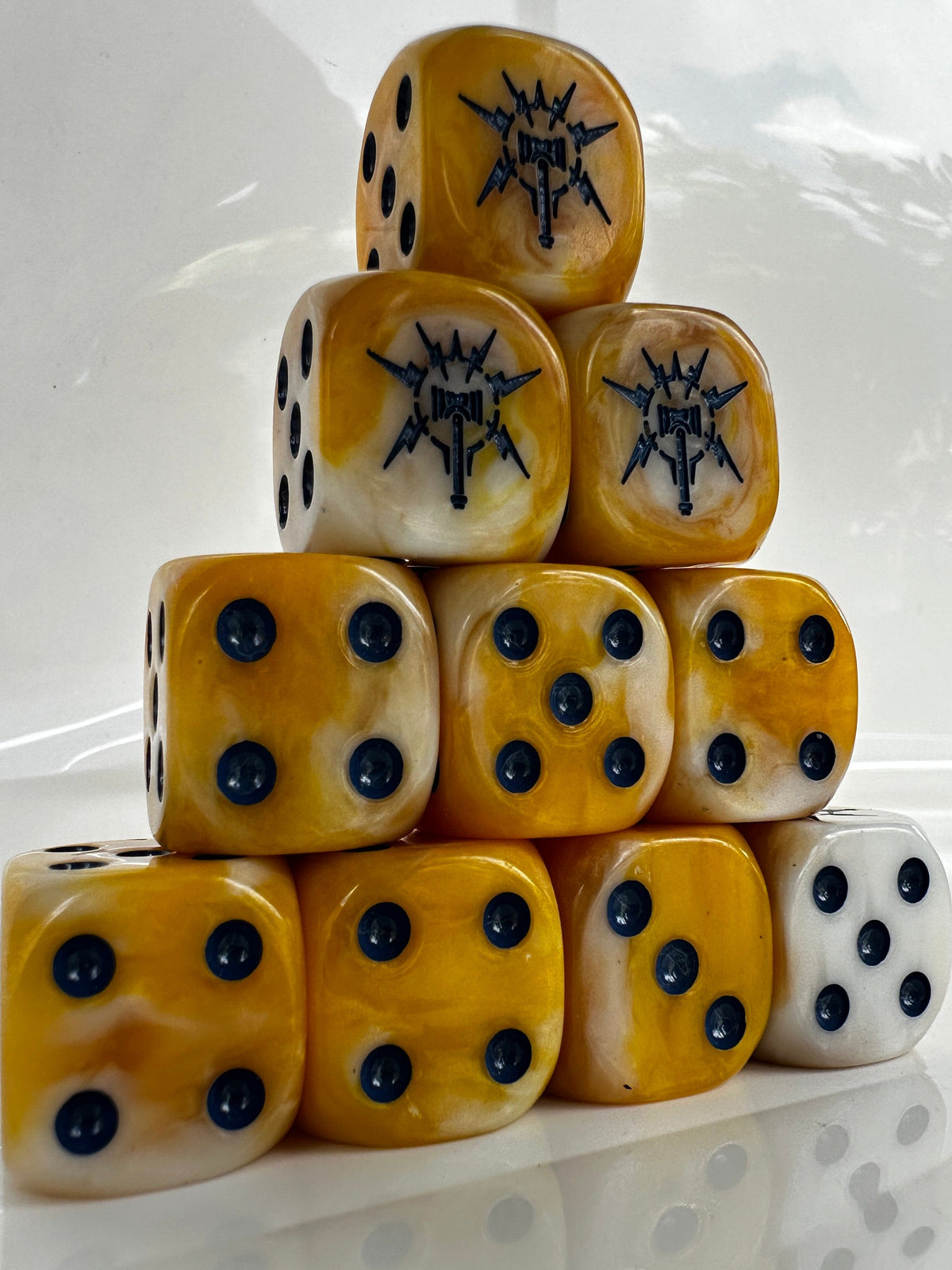 Acrylic D6 Dice – Weapon Swirl – alternate product view