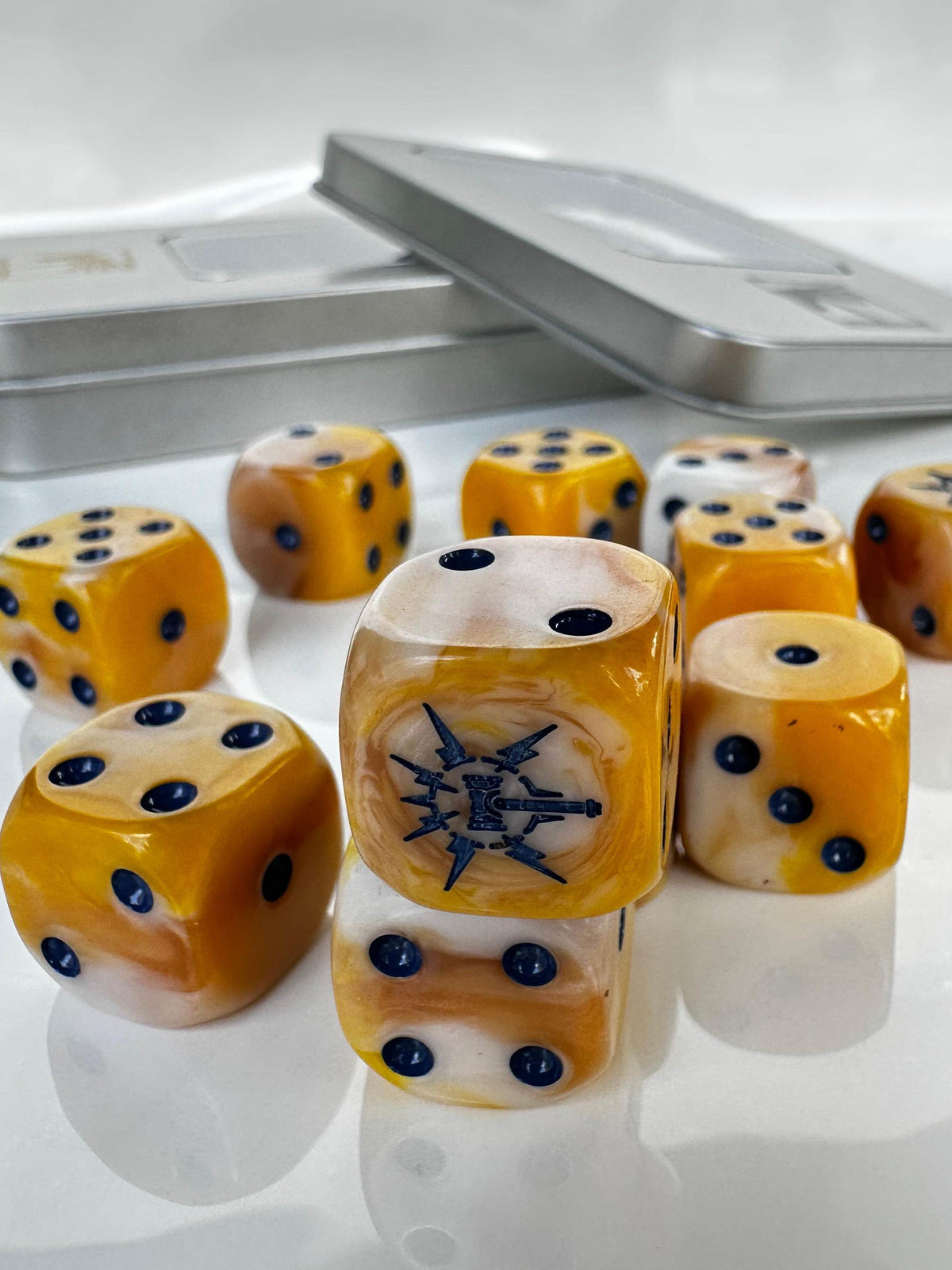 Acrylic D6 Dice – Weapon Swirl – alternate product view