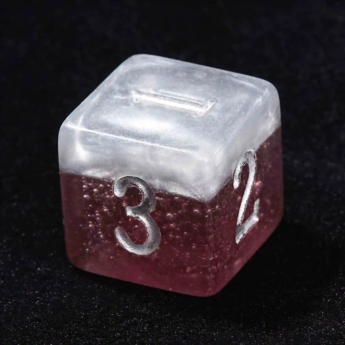 Bee Resin DND Dice Set – Dark Beer – Dark beer D6 dice with silver numbers, brown-red resin, and white beer foam