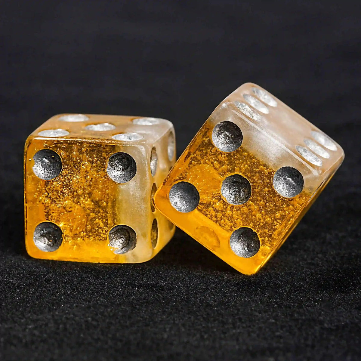 Bee Resin RPG Dice Set – Beer – Yellow beer resin silver dots 7xD6 dice set