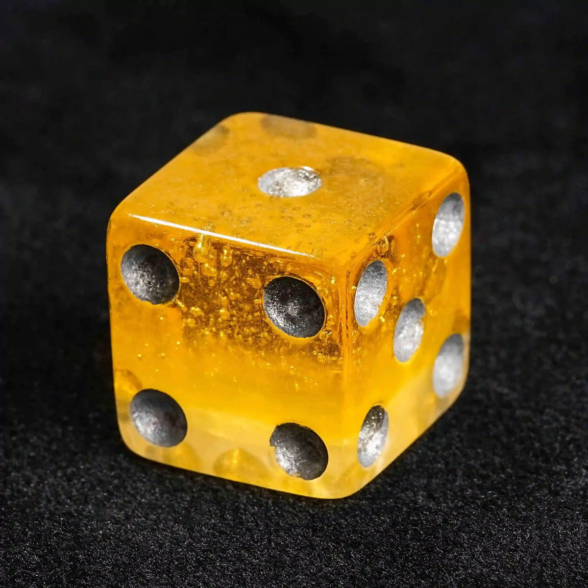 Bee Resin RPG Dice Set – Beer – Yellow beer resin silver dots 7xD6 dice set