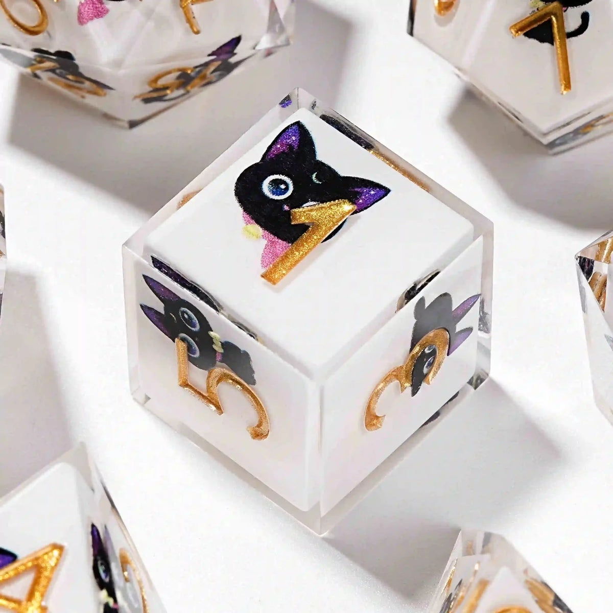 Cat Resin DND Dice Set – Eyes Cute – Sharp-edged white resin DND D6 dice with gold engravings and cute black cat design