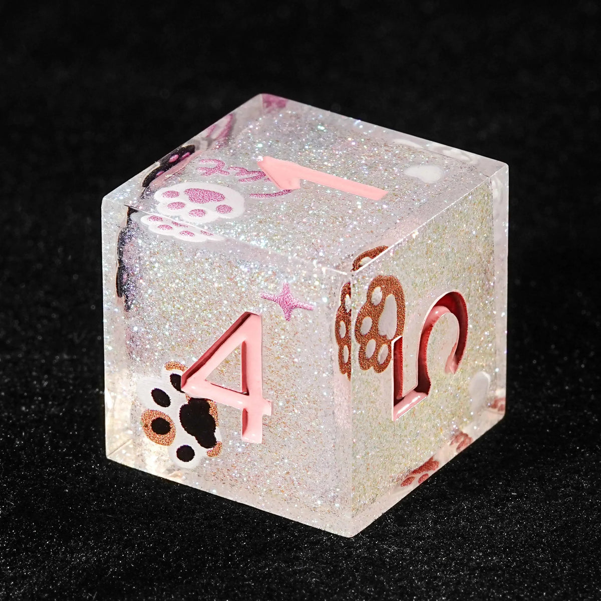 Cat Resin DND Dice Set – Glitter – Pink glitter resin DND polyhedron D6 dice with pink numbers and cute cat paw prints