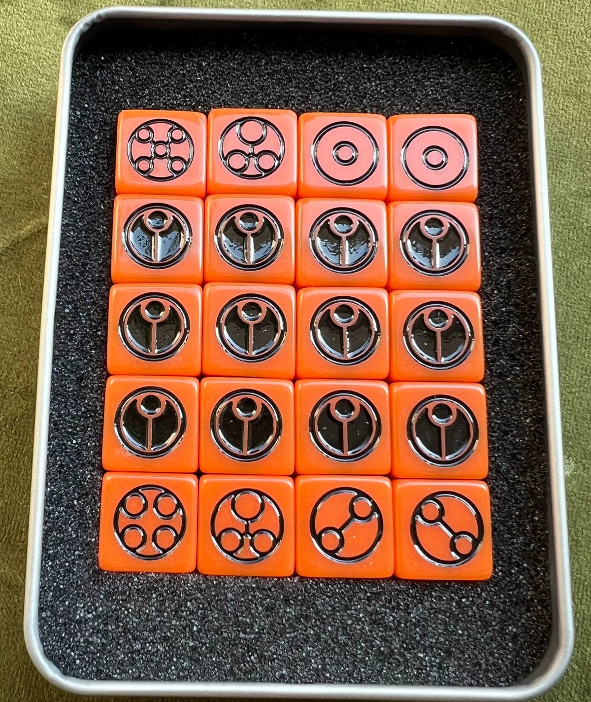 D6 Dice – Bright Orange – Warhammer Game: Warhammer 30k Dice Custom Warhammer 40k Titanium Empire 20-piece Equipped