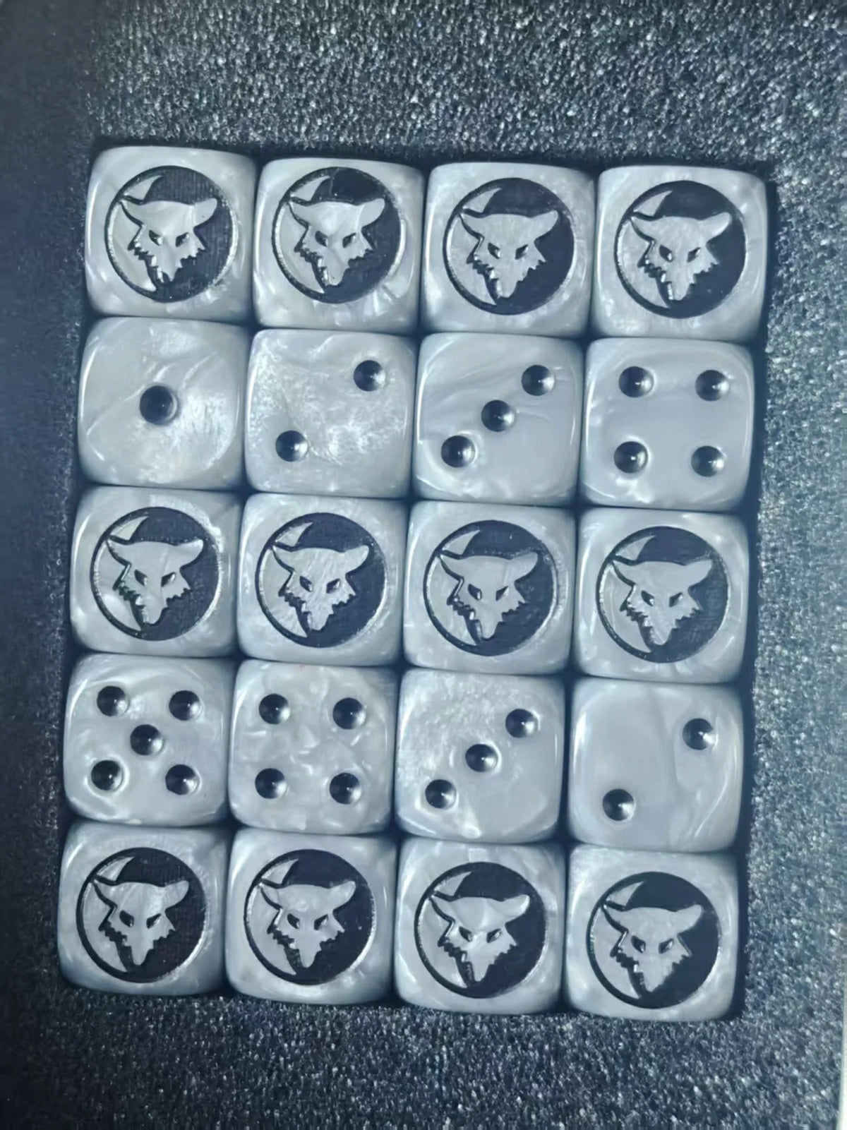 D6 Dice Set – Space Wolves