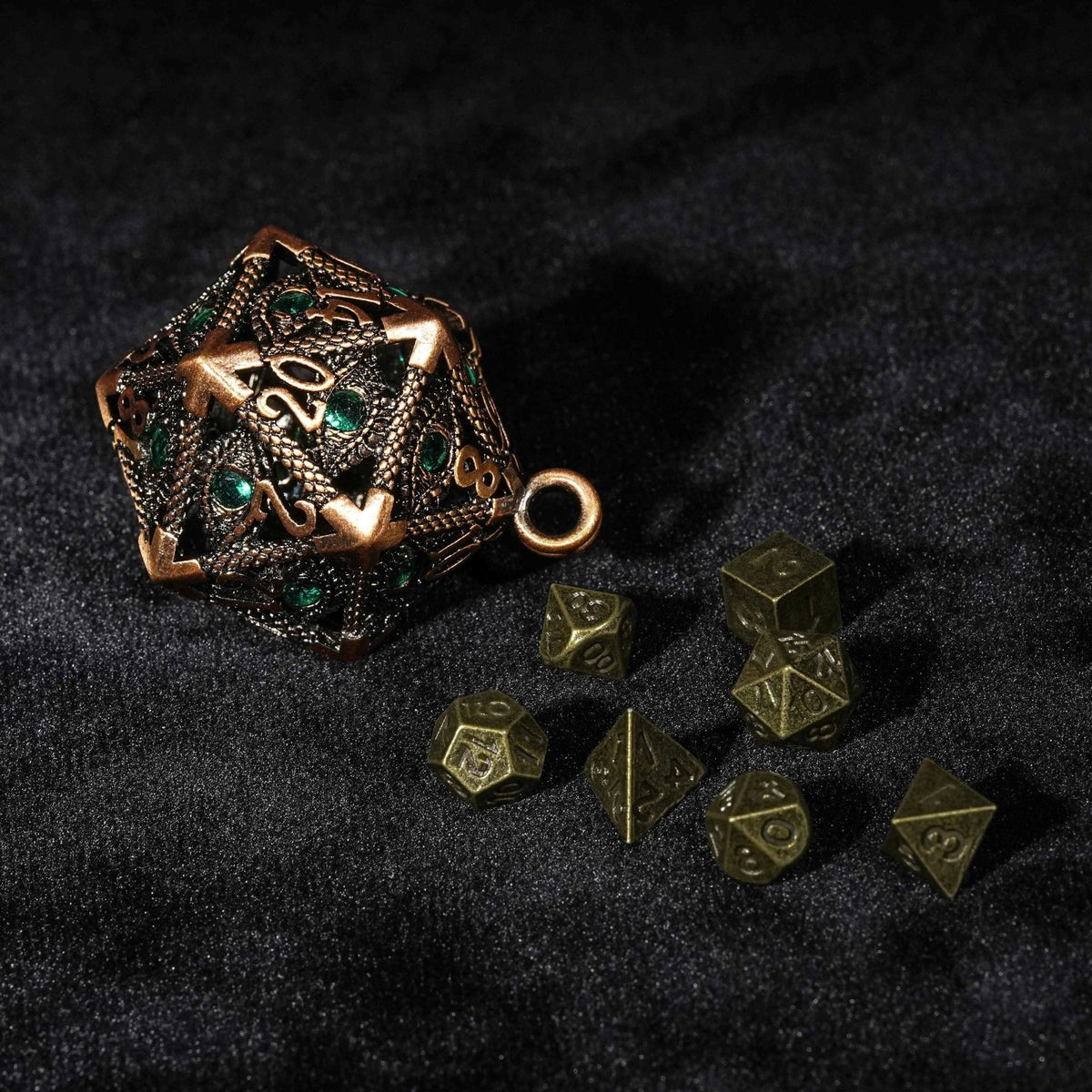 Dragon Keychain – Eye Cage – Mini Emerald 1 Dice Set – Bronze Emerald Dragon Eye Hollow Metal Dice Keychain + 7 Mini