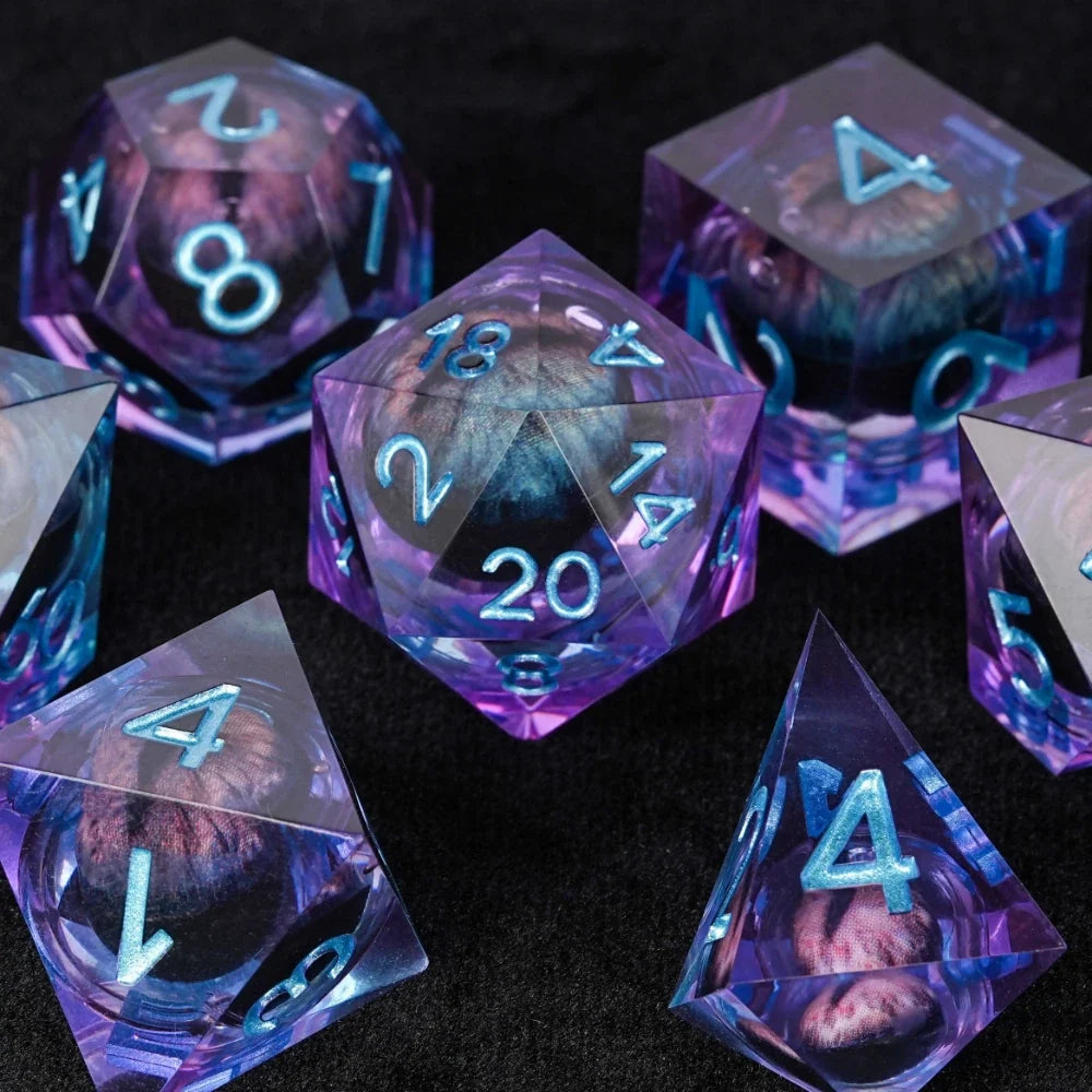 Dragon Liquid Core Liquid Core Dice Set – Eye – Personalized Design 1 – Light purple resin core, black dragon eye DND