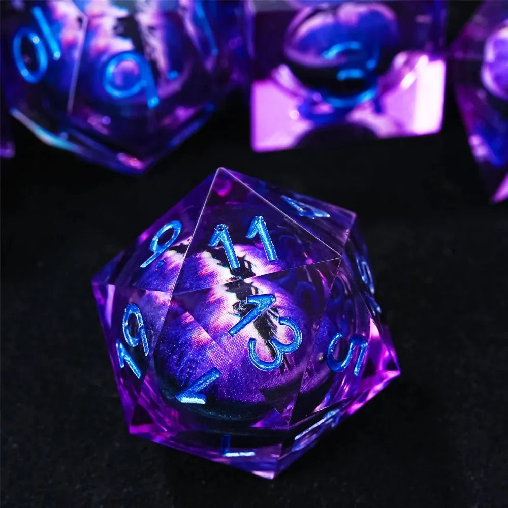 Dragon Liquid Core Liquid Core Dice Set – Eye – Personalized Design 1 – Purple transparent resin liquid core dragon eye