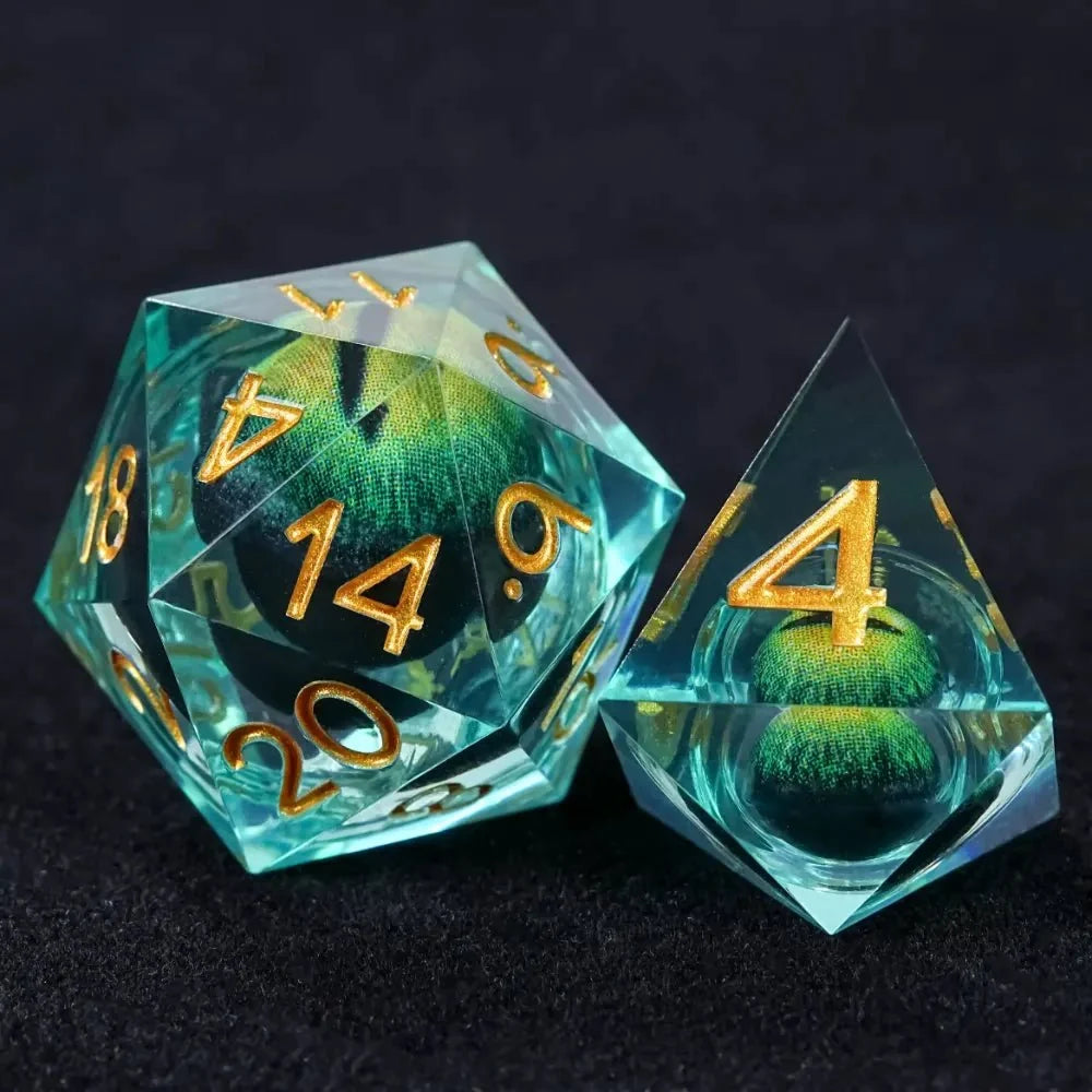 Dragon Liquid Core Liquid Core Dice Set – Eye – Personalized Design 1 – Purple transparent resin liquid core dragon eye