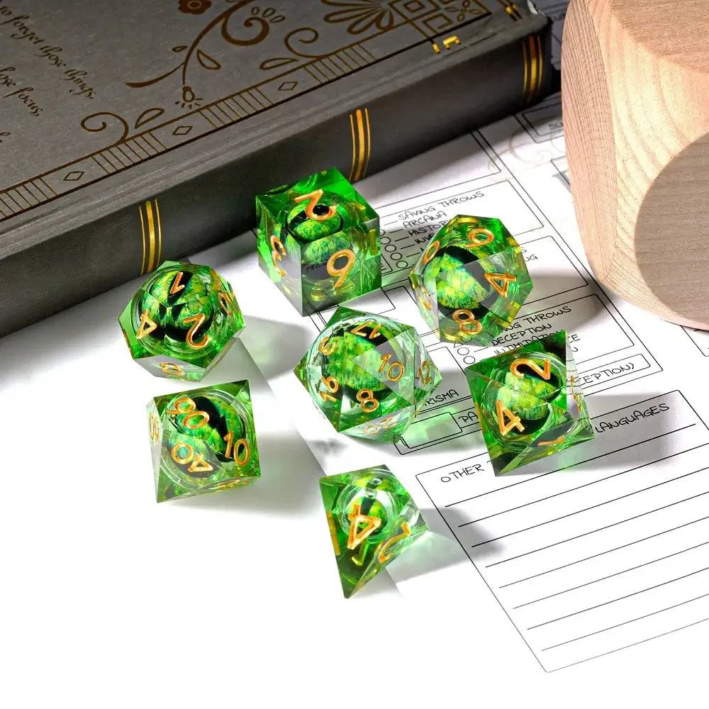 Dragon Liquid Core Liquid Core Dice Set – Eye – Personalized Design 2 – Sharp-edged green resin green dragon eye core