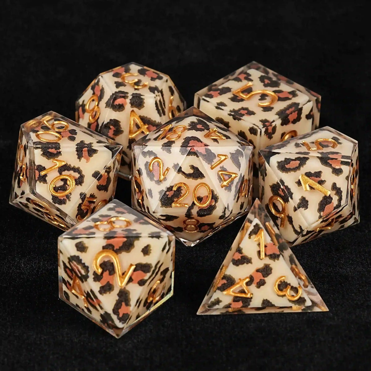 Fashionable Leopard Resin DND Dice Set – Light yellow leopard print transparent resin polyhedron DND dice set