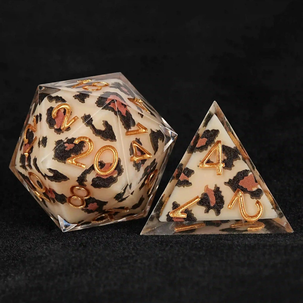 Fashionable Leopard Resin DND Dice Set – Light yellow leopard print transparent resin polyhedron DND dice set