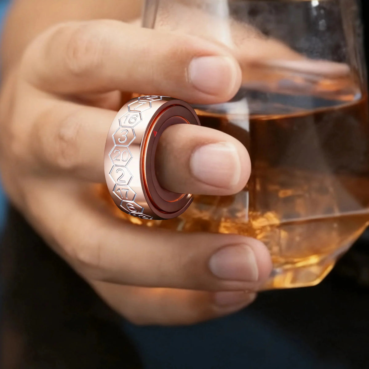 Fingertip Ring Metal Spinner Dice Set – Cool copper-colored rotating D20 dice ring with white numbers, wearable on the