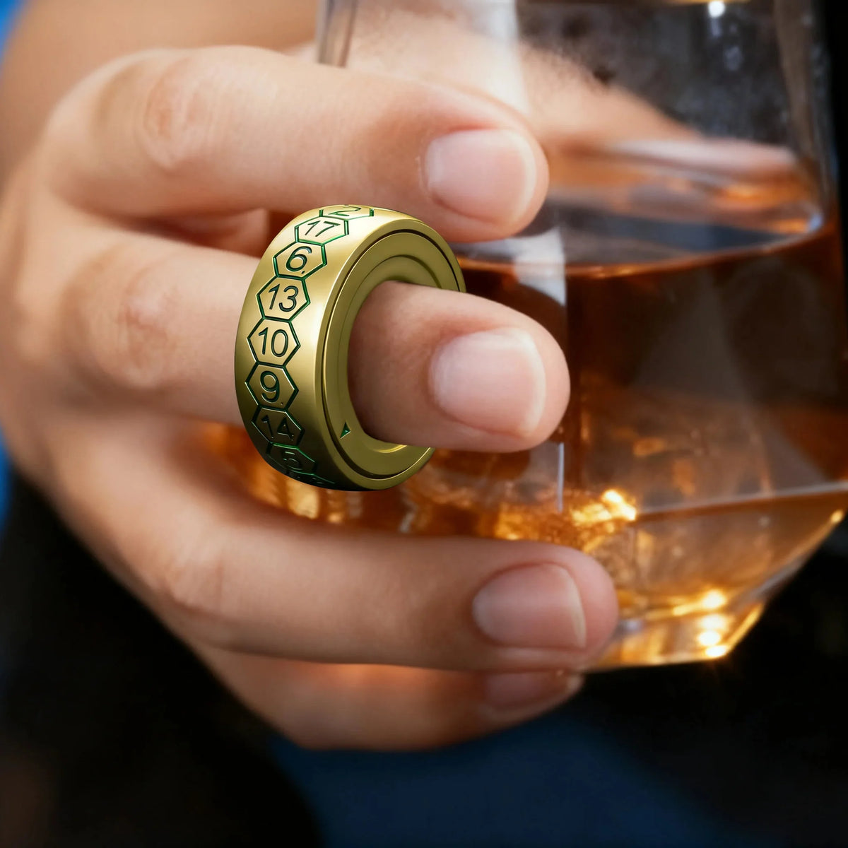 Fingertip Ring Metal Spinner Dice Set – Cool gold-plated metal spinning D20 dice ring with green numbers, wearable on