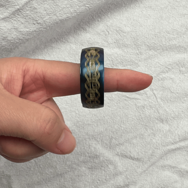Fingertip Ring Metal Spinner Dice Set – Cool metal fingertip spinning D20 dice ring, spins smoothly on your hand