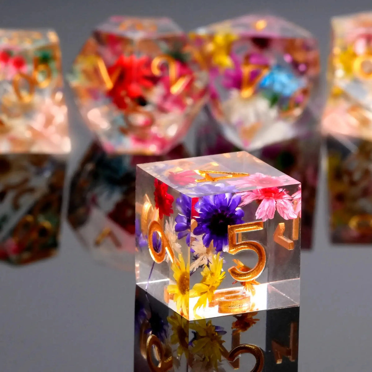 Flower Resin DND Dice Set – Gold Numbers – Floral Lettering – Transparent polyhedron DND colored dried flower D6 resin