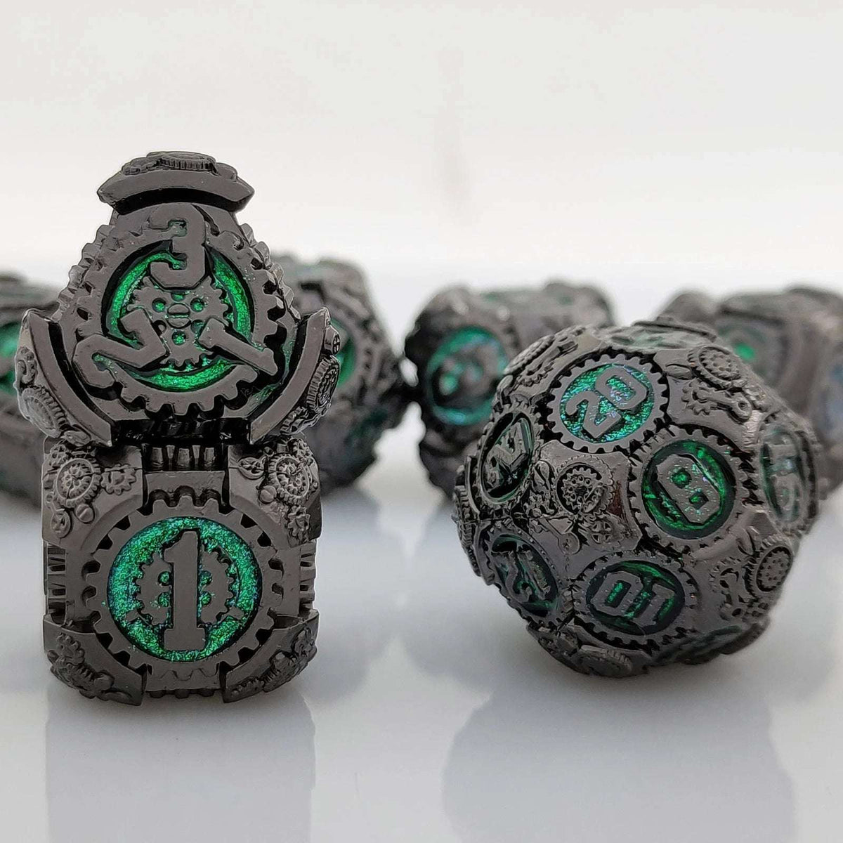 Gear Pearl Metal DND Dice Set – Mechanical Gear Solid Metal DND Dice Set Pearl Gun - Flash Green