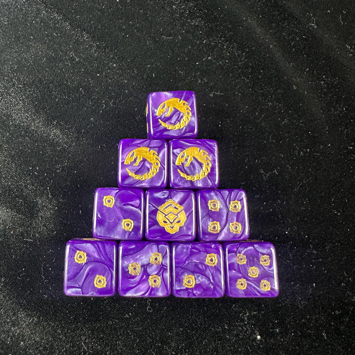 Acrylic D6 Dice – Ouroboros Pearl – Genestealer Cults Ouroboros D6 Dice Set of 10 — Top-Down Pyramid Stack Showing Gold