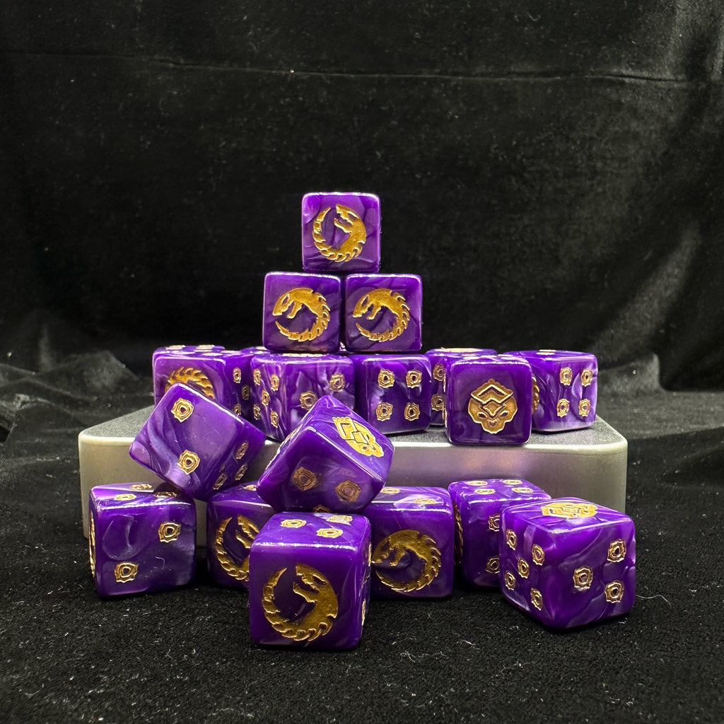 Acrylic D6 Dice – Ouroboros Pearl – Genestealer Cults Ouroboros D6 Dice Set of 20 — Purple Pearl Pyramid Display