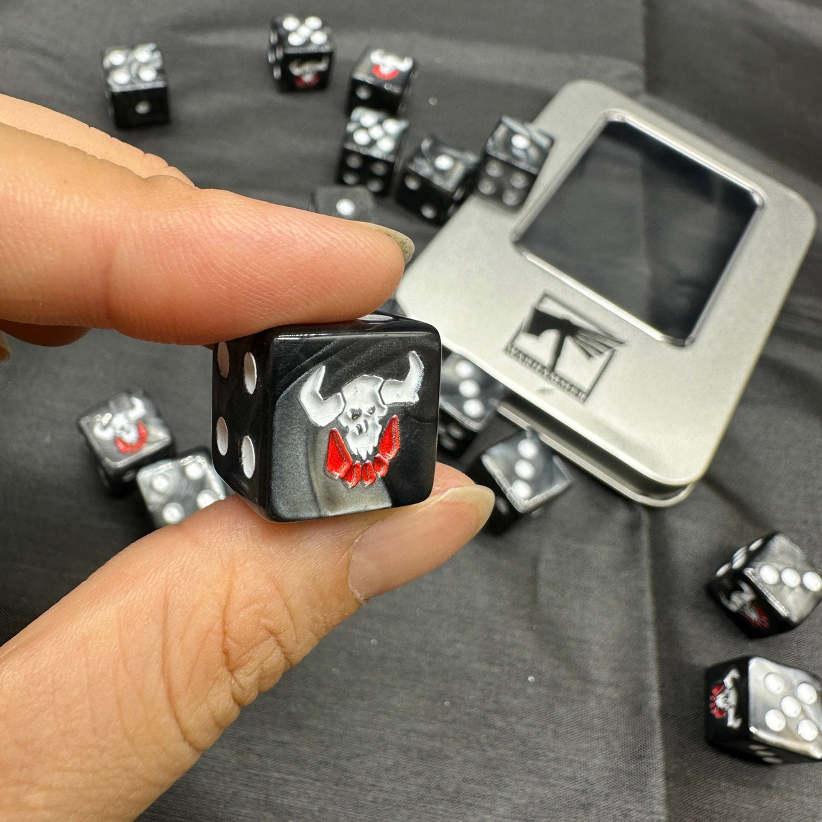 Ghazghkull Acrylic D6 Dice – Black Swirl – alternate product view