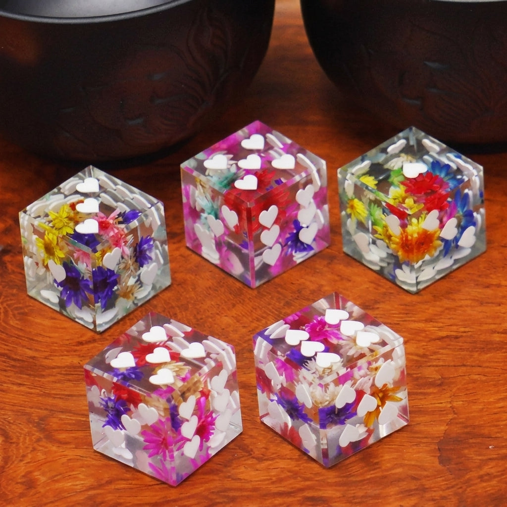 Heart Resin D6 Dice – Glitter – 18mm Shaped – alternate product view