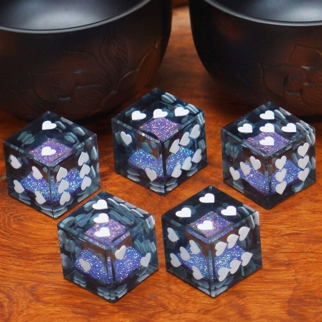 Heart Resin D6 Dice – Glitter – Quicksand 18mm – alternate product view