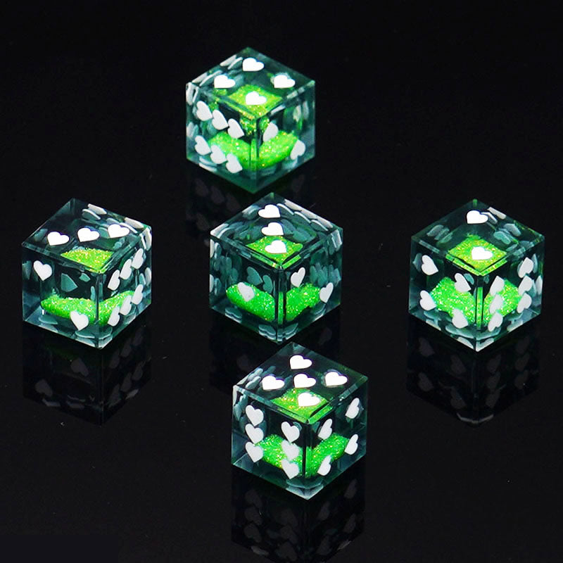 Heart Resin D6 Dice – Glitter – Quicksand 18mm – alternate product view