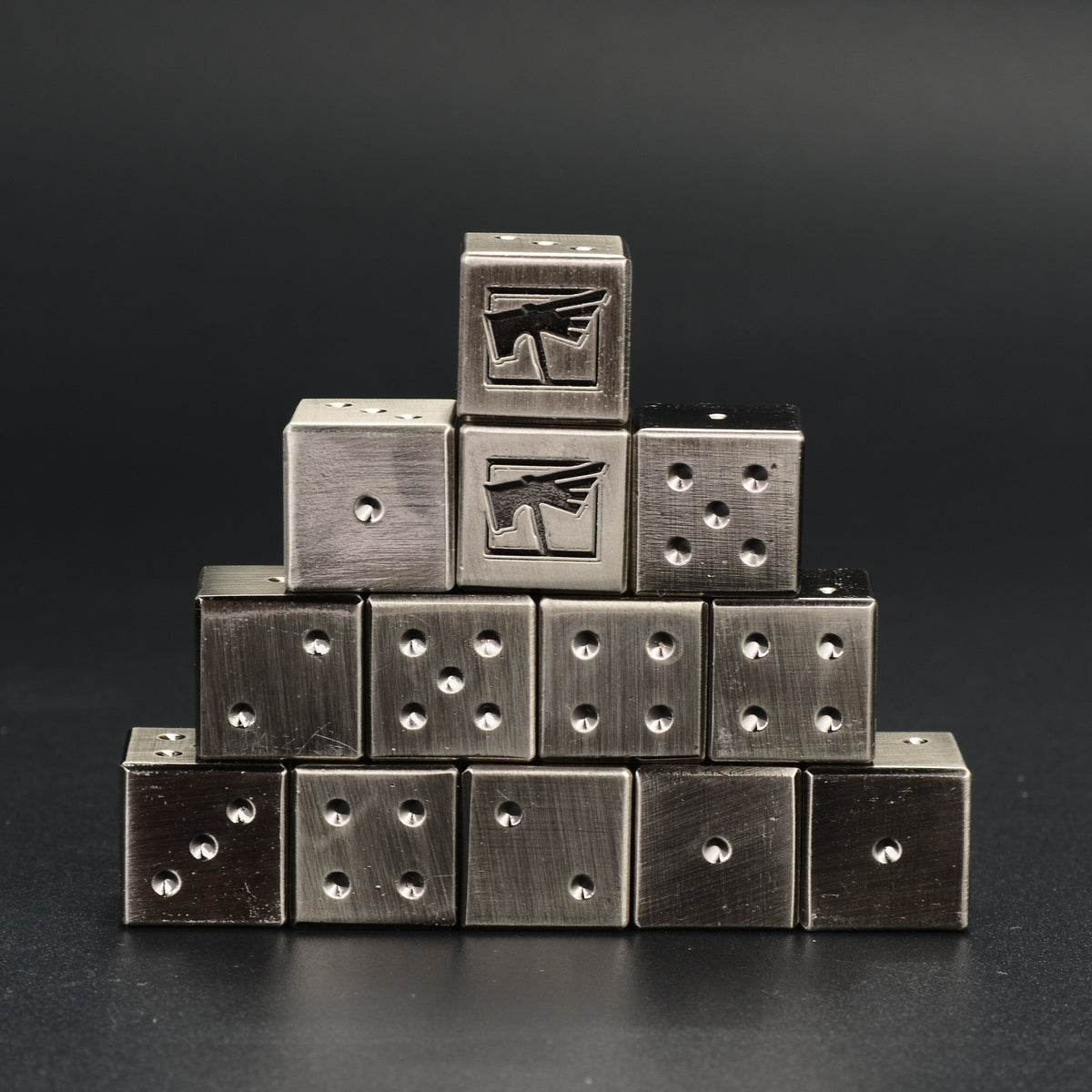 Metal D6 Dice Set – Warhammer 40K – Metal Warhammer 40K D6 Dice full set display on dark background with emblem detail