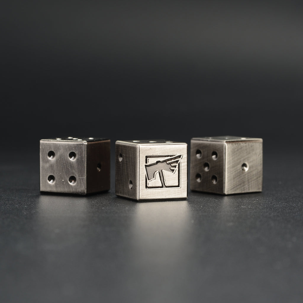 Metal D6 Dice Set – Warhammer 40K – Metal Warhammer 40K D6 Dice two dice close-up showing engraved faction emblem on