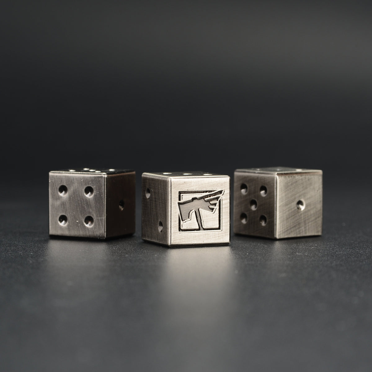 Metal D6 Dice Set – Warhammer 40K – Metal Warhammer 40K D6 Dice two dice close-up showing engraved faction emblem on