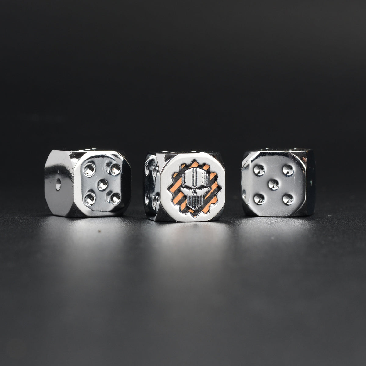 Metal D6 Dice – Necron Skull – Metal Warhammer 40K Necron Skull D6 Dice — Three-Angle View Showing Skull Face and Pip