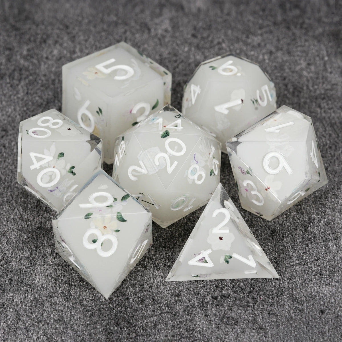 Off Floral Resin Sharp Edge Dice Set – Leaf