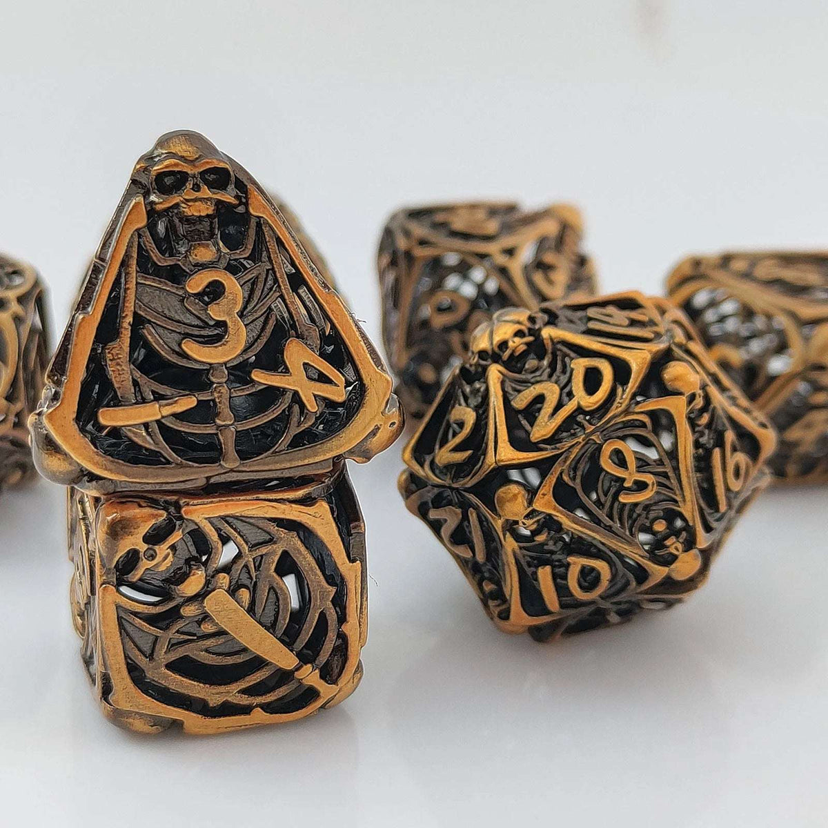 Old Joe Metal DND Dice Set – Vintage Brass Skull Metal Hollow DND Dice Set