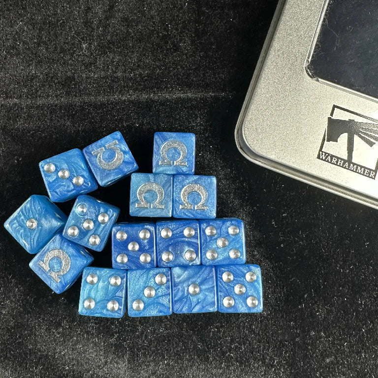 Resin D6 Dice – Glitter – 16mm Warhammer 40K Ultramarines blue glitter acrylic D6 dice with silver pips; packaged in a