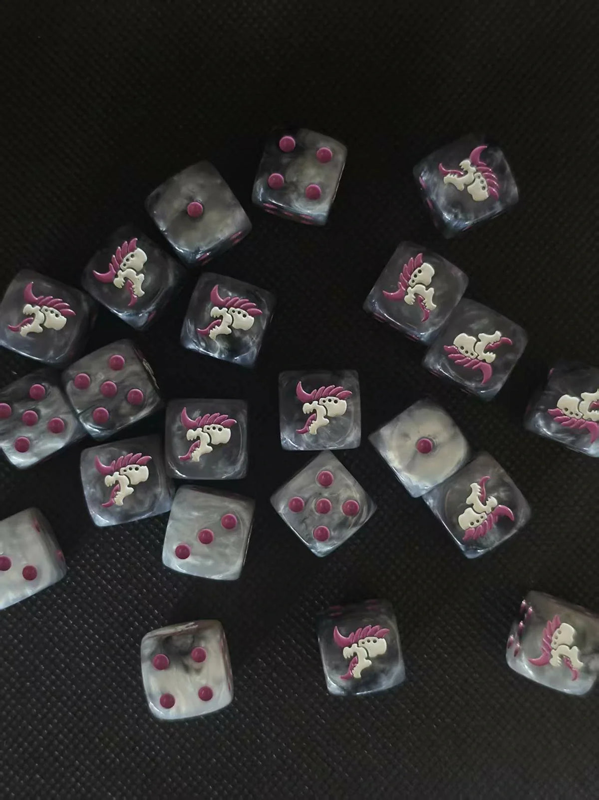 Resin D6 Dice Set – 40k Tyranids – alternate product view