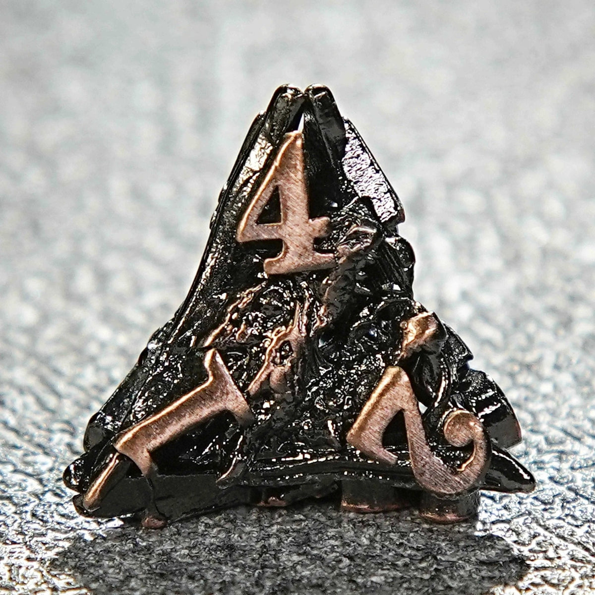 Skeleton Metal DND Dice Set – Dragon Head – Triangular pyramidal copper-colored metal hollow 3D dragon head D4 dice