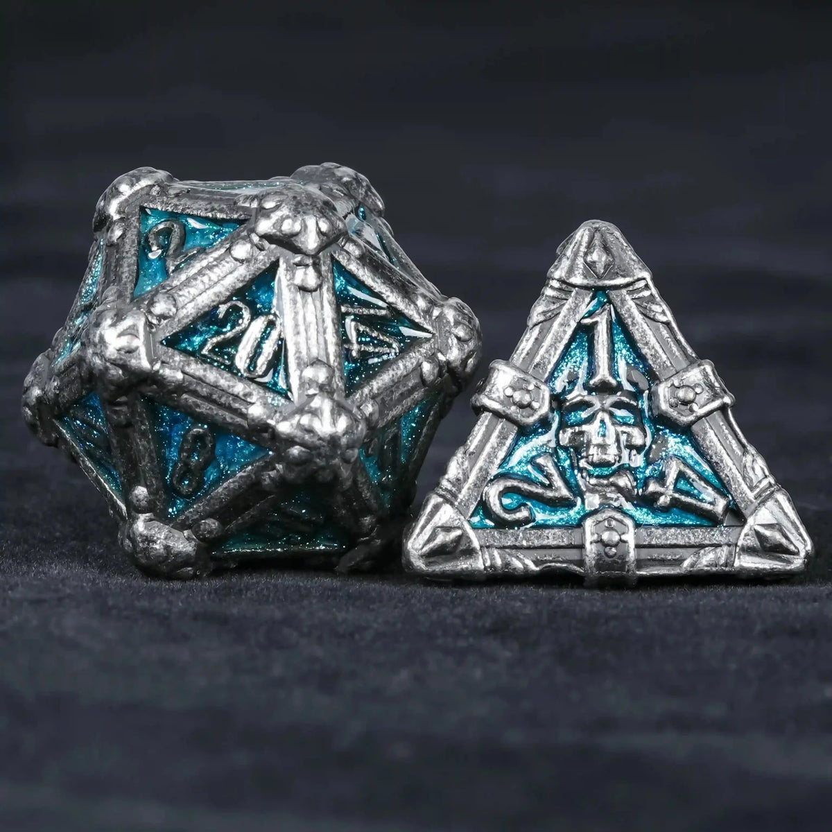 Skull Metal DND Dice Set – Antique nickel fluorescent blue skull DND D20 and D4 dice